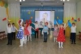 Изображение выглядит как пол, внутренний, спорт, танцор

Автоматически созданное описание