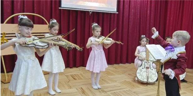 «Сладкая грёза» П. И. Чайковского в исполнении струнного симфонического оркестра. Приём имитации игры на музыкальных инструментах.