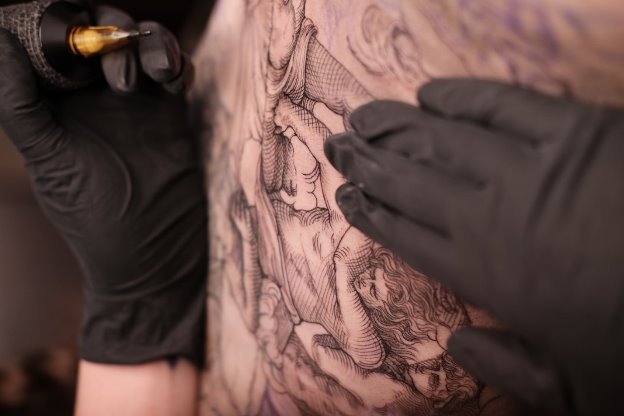 Тату художник: Lescrowtattoo (Олеся Ковальчук Татуировка является формой самовыражения, позволяющей людям украшать свои тела и передавать определенные символы и значения