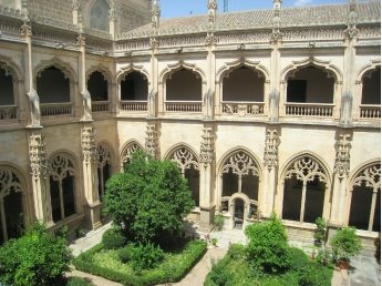 Клуатр монастыря Сан-Хуан-де-Лос-Рейос. Толедо, Испания. Лицензия Wikimedia Commons