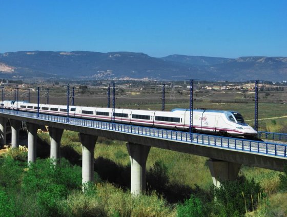 Внешний вид высокоскоростного электропоезда AVE Talgo 350