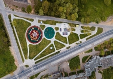 Лягушкина деревня: слева — было, справа — стало