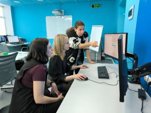 A group of people looking at a computer screen

AI-generated content may be incorrect.