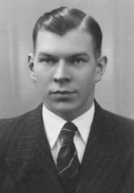 Сын Анны-Христины Мартыновны Тамби, член Международной организации помощи борцам революции (МОПР) Николай Юрьевич Тамби (Nikolai Tambi; родился 22.12.1909 г.). Источник: Geni.com