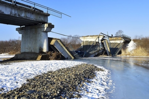 Разрушенный автодорожный мост, п. Новолитовск