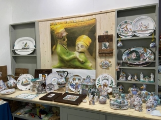 Часть экспозиции работ «Союза гжельских мастеров» на V Художественно-промышленной выставке-форуме «Уникальная Россия». Фото предоставлено общественной организацией «Союз гжельских мастеров»