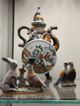 Часть экспозиции осенней выставки «Гжель. Времена года», Фото предоставлено Юлией Ивановой