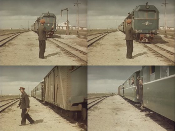 Кадры из фильма «Иван Бровкин на целине», коллаж. По часовой стрелке: 1. Дежурный по станции Аниховка С. М. Корсуков встречает поезд. Видна инфраструктура дороги: песчаный балластный слой, путь на деревянном основании, гидроколонка для снабжения паровозов водой, на заднем плане слева — ручной стрелочный перевод с освещаемым стрелочным указателем, справа — жилые дома пристанционного посёлка. 2. Помощник машиниста готовится сдать жезл перегона, а дежурный по станции — принять его для возвращения в аппарат. Тепловоз ТУ2–081 крупным планом. 3. Дежурный по станции возвращается на рабочее место. Состав поезда — четырёхосный крытый вагон и четырёхосные цельнометаллические вагоны Pafawag 3aW. 4. Поездная бригада готовится к высадке пассажиров. На заднем плане: дежурный стрелочного поста возвращается с места встречи поезда для закрытия входного семафора