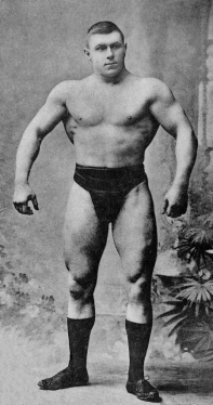 Георг Гаккеншмидт (1878–1968) — «Русский лев», выдающийся борец и культурист рубежа XIX–XX веков. [2]