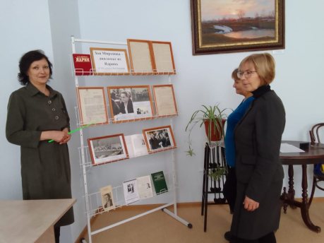 Посетители на выставке «Зоя Миронова — дипломат из Ядрина». Россия, Чувашская Республика, г. Ядрин, Ядринский художественно-краеведческий музей, февраль 2022 года. Источник: Ядринский художественно-краеведческий музей