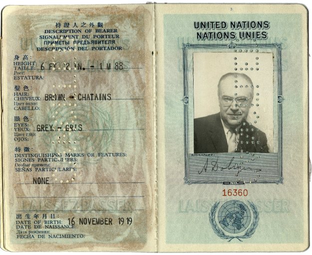 Пропуск (от 11 октября 1957 года) Заместителя Генерального секретаря ООН А. Ф. Добрынина. Источник: АВП РФ. Ф. 779. Д. 24.202. П. 1. Конверт 6. Личный фонд А. Ф. Добрынина