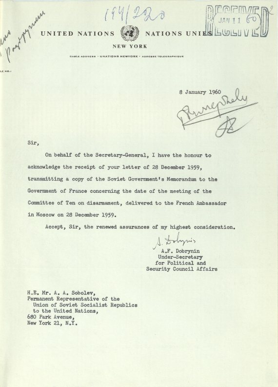 Адресованная А. А. Соболеву нота А. Ф. Добрынина (от 8 января 1960 года) о том, что последний получил послание Постпредства СССР от 28 декабря 1959 года с копией Меморандума Правительства СССР в адрес Правительства Франции о дате встречи Комитета десяти по разоружению. Источник: АВП РФ. Ф. 434. Оп. 15. П. 95. Д. 37. Л. 2
