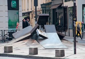 D:\Статьи\Материалы\фото фонтанов\Фонтан Сваровски, № 5. Фотографии Фонтан Сваровски в Кристаллических мирах Сваровсках (Ваттенс, Австрия). Австрия, Тироль_files\ледяной затор.jpg