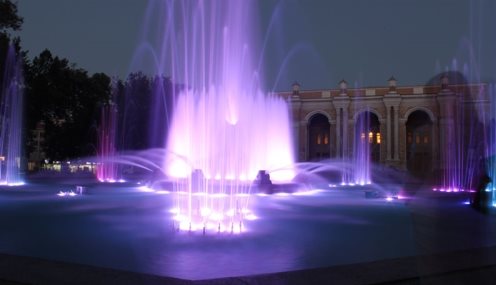 The musical fountain near Navoi Theatre 
