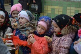 D:\1. МЕТОДИЧЕСКИЙ КОМПЛЕКС\1. ФОНОВЫЕ РИСУНКИ\ФОТО 2015-2016 учебный год\масленица\масленица 2016\DSC_0279.JPG