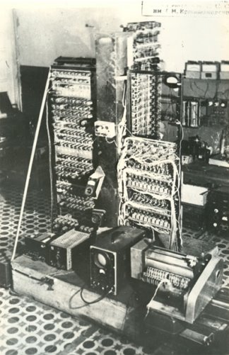 Ð¤Ð¾ÑÐ¾ ÐÐ¦ÐÐ Ð-1 (Ð¼Ð°ÑÑ 1951 Ð³.). ÐÐ¸Ð´ ÑÐ¾ ÑÑÐ¾ÑÐ¾Ð½Ñ Ð¼Ð°Ð³Ð½Ð¸ÑÐ½Ð¾Ð³Ð¾ Ð±Ð°ÑÐ°Ð±Ð°Ð½Ð°