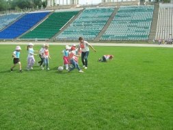 Описание: D:\мама\работа\2009-2013\фотографии\я ж тебе сказала - стадион!\thfg 070.jpg
