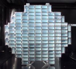 https://upload.wikimedia.org/wikipedia/commons/thumb/1/1e/Stardust_Dust_Collector_with_aerogel.jpg/1024px-Stardust_Dust_Collector_with_aerogel.jpg