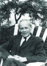 https://upload.wikimedia.org/wikipedia/commons/thumb/e/e9/EmilArtin.jpg/330px-EmilArtin.jpg