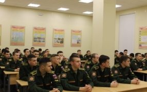 Фотофрагмент проведения опроса по вопросу формирования мотивации учебной деятельности курсантов при применении коучинг-подхода