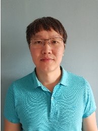 A picture containing person, indoor, green, person

Description automatically generated