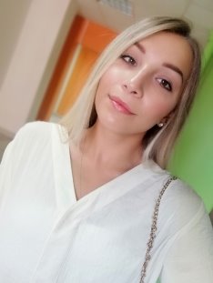 A person posing for the camera

Description automatically generated