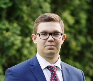 A person wearing a suit and tie

Description automatically generated