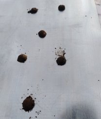 Примёрзшие загрязнения на листе и в бункере после отчистки
