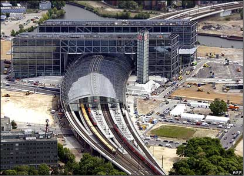 Железнодорожный вокзал Hauptbahnhof в г. Берлин