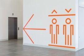 Крупный текст с пиктограммами: а. Here East, Лондон; б. МБОУ СОШ «Новая Эра», Тулун