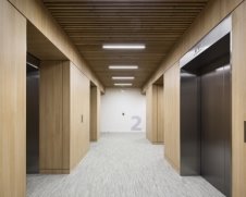 Применение матовых, долговечных материалов: а. Dock En Seine Offices, Франция; б. НИУ ВШЭ, Москва