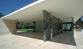 Barcelona mies v d rohe pavillon weltausstellung1999 03.jpg