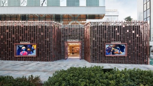 Витрина магазина Hermès в Японии