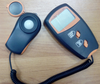 Люксметры LX1010BS (слева) и Testo 540