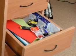 Хранение излишнего количества канцелярских принадлежностей из-за закупки на всякий случай
