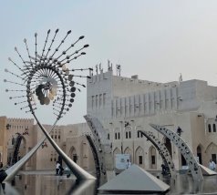 Фонтан с кинетическим элементом в районе этнографической деревни «Катара»