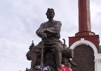http://ysia.ru/wp-content/uploads/2018/10/Pamyatnik_Petru_Beketovu_v_YAkutske-e1539945052817.jpg