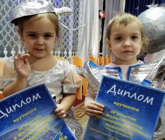 Участники модного показа «АПсолютный космос»