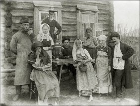 Артисты любительского театра в Ильинском