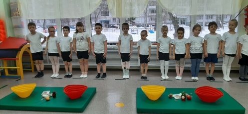 Построение команд «Смельчаки» и «Спасатели»