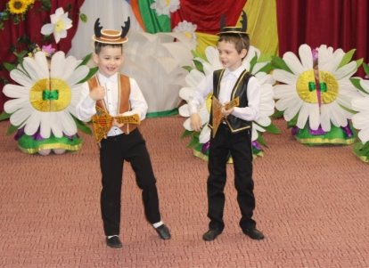 Жуки на цветочной полянке