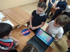 Изображение выглядит как текст, человек, ребенок, мальчик

Автоматически созданное описание