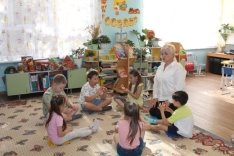 видео Сюрпризный момкнт на начало занятия в лого группе.png