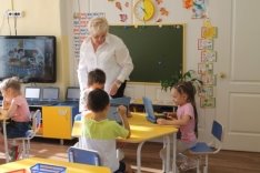 видео Сюрпризный момкнт на начало занятия в лого группе.png