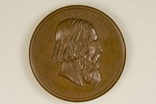 https://upload.wikimedia.org/wikipedia/commons/thumb/8/80/Graefe_Medaille_Helmholtz_Avers.jpeg/220px-Graefe_Medaille_Helmholtz_Avers.jpeg