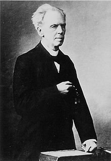 https://upload.wikimedia.org/wikipedia/commons/thumb/9/94/Ernst_Neumann.jpg/220px-Ernst_Neumann.jpg