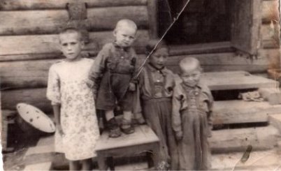 C:\Users\ZXC\Desktop\Фото\20 июля 1953 год Лена, кеша, Гоша, Митя.jpg