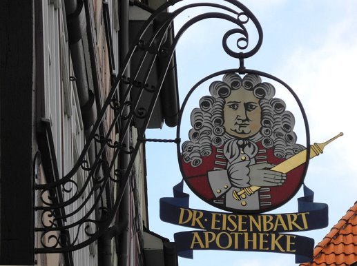 https://upload.wikimedia.org/wikipedia/commons/thumb/3/3d/Hann.M%C3%BCnden_-_Schild_Dr._Eisenbart.jpg/800px-Hann.M%C3%BCnden_-_Schild_Dr._Eisenbart.jpg