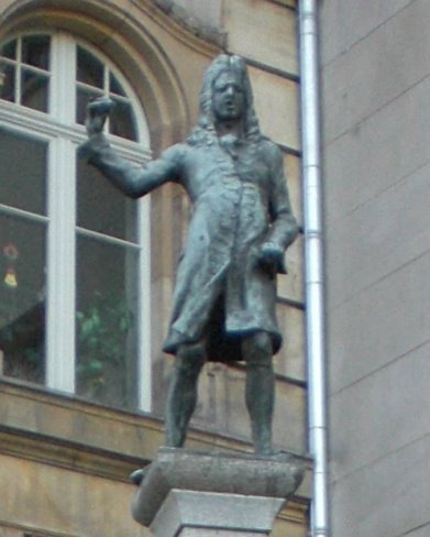 https://upload.wikimedia.org/wikipedia/commons/e/e0/Eisenbarthbrunnen.JPG