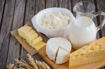 https://afishanovgorod.ru/wp-content/uploads/2018/11/molochnye-produkty-polza-i-vred-chem-zamenit-i-mozhno-li-otkazatsya-ot-nih-polnostyu.jpg